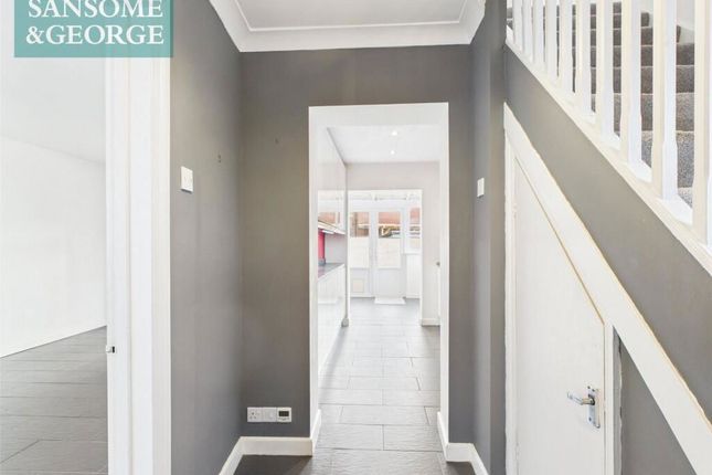 31, Franklin Avenue, Tadley photo 4