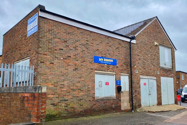 Industrial to let in R/O 8 High Street North, Dunstable, Bedfordshire