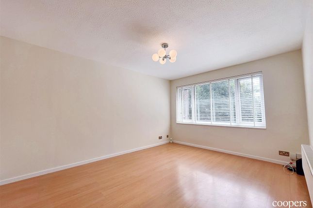 14, Standale Grove, Ruislip photo 2