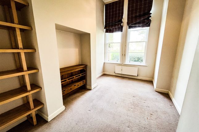 Flat to rent in Monro Drive, Guildford