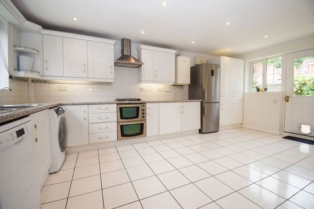 6 Catmint Close, Eastleigh photo 2