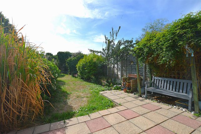 4, Old Manor Drive, Isleworth photo 3