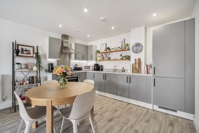 Flat Five at Fifty Four, Bell Farm Way, Walton-on-Thames photo 4