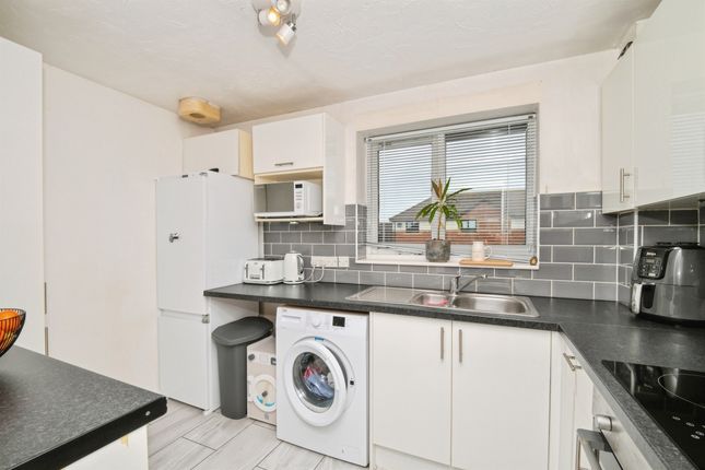 22, Hollybush Way, Waltham Cross photo 4