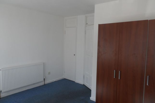 149 Carey Gardens, London photo 4