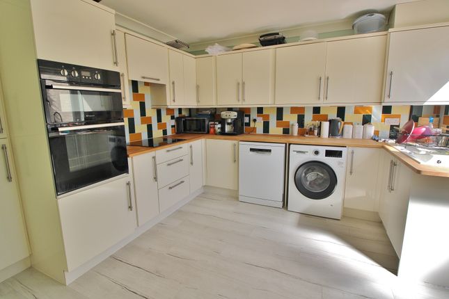 10, Hoylecroft Close, Fareham photo 3