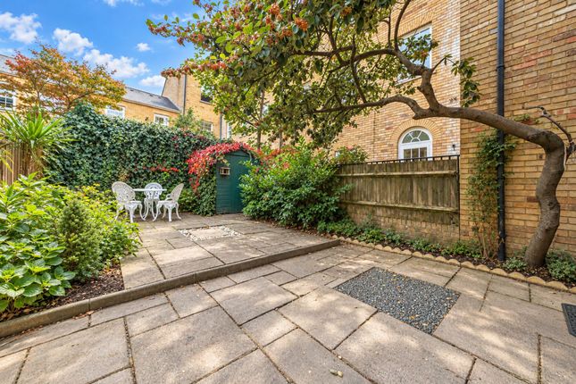 8 Helena Square, London photo 4