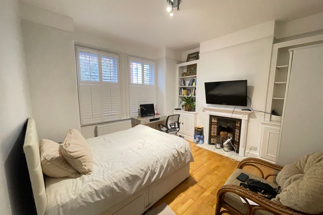 Room to rent in Dalling Road, Hammersmith, London