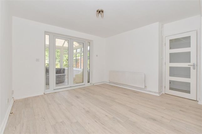 Lounge/Dining Area