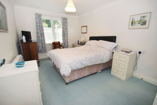 Mildred Court, Croydon CR0, 2 bedroom Parasol Heater in CR0 Croydon for £60