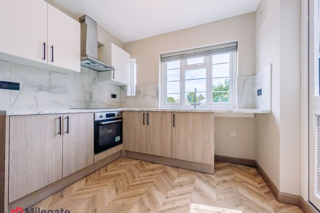 17A, Hook Road, Greater London photo 4