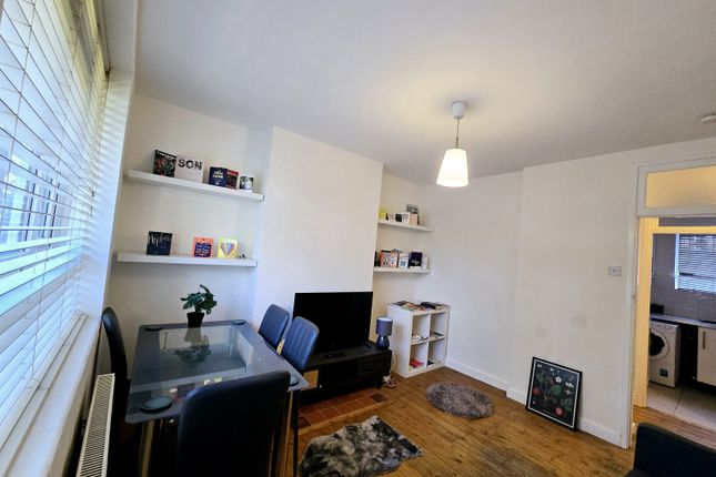 1 Belvedere Court, Kings Avenue, Clapham photo 2