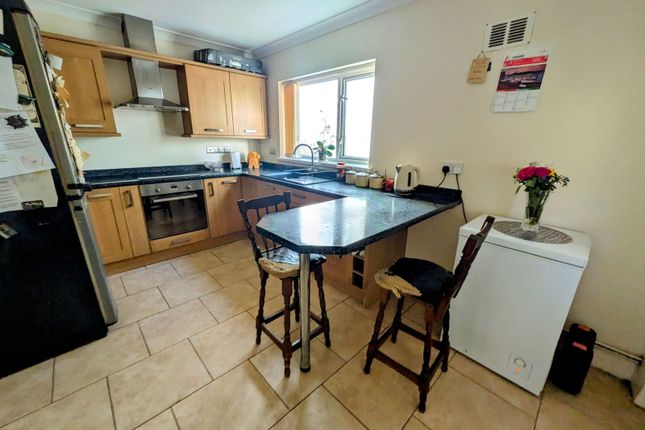 15, Heol Marlais, Ammanford photo 4