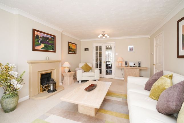 2 Hazelwood Drive, Chesterfield photo 3