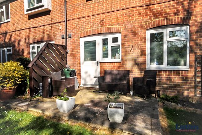 Flat 5, Rowan Mead,, Henbit Close, Surrey photo 3