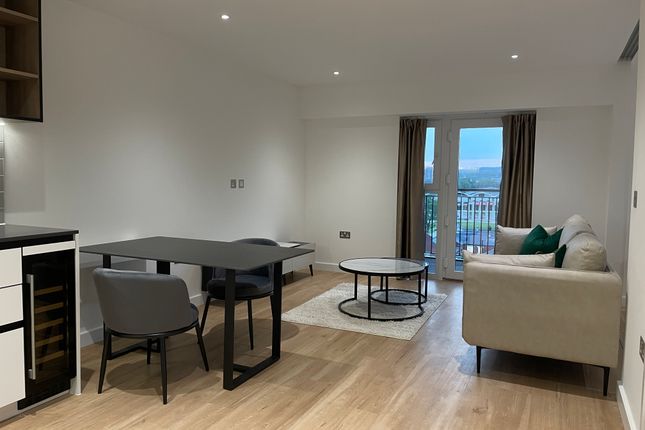 Flat to rent in Beaufort Square, London
