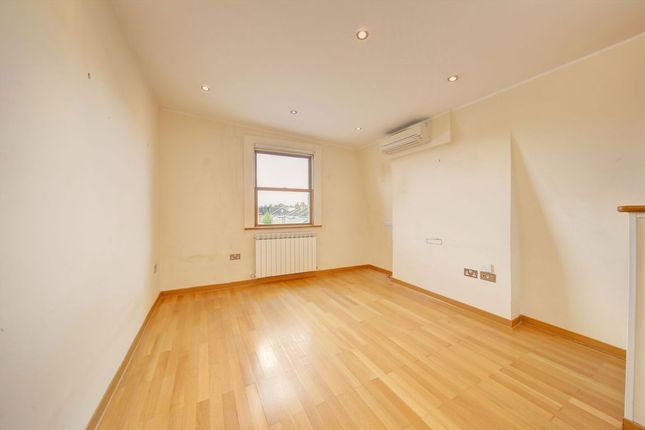 Flat 3, 76, High Street, Teddington photo 4