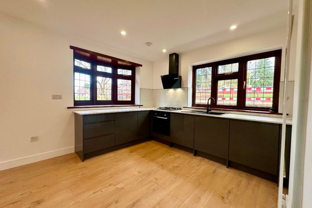 51 Priory Grove, Romford photo 5