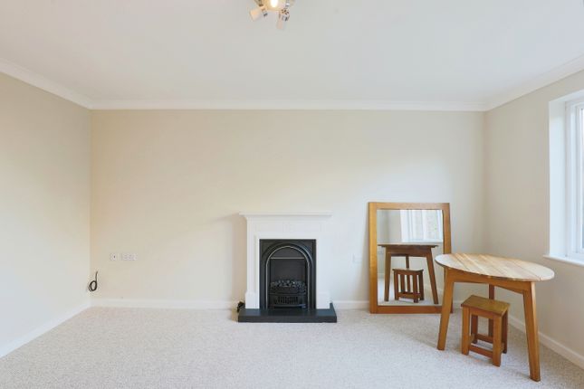 Flat for sale in Kingsdale Court, Broadway