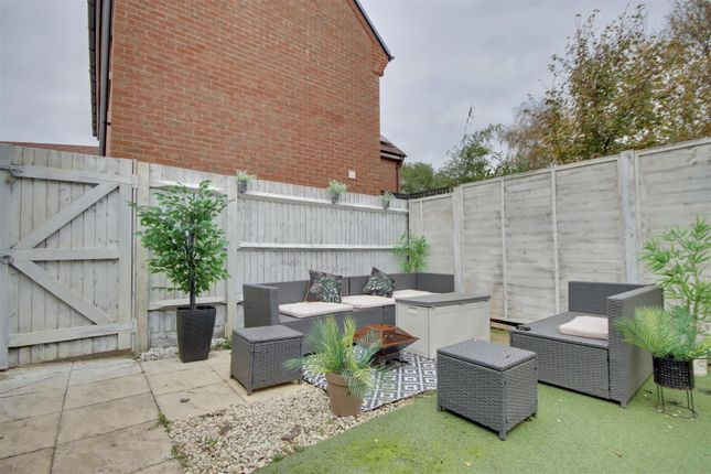 20, Owen Close, Fareham photo 2