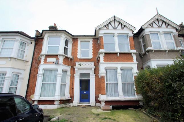 Studio flat on Flat 3 12, - Kensington Gardens, Ilford, £1,100/mo