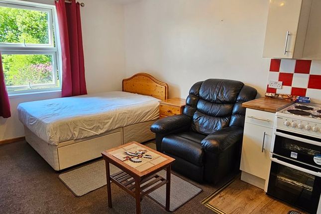 Flat to rent in Podsmead Road, Linden, Gloucester
