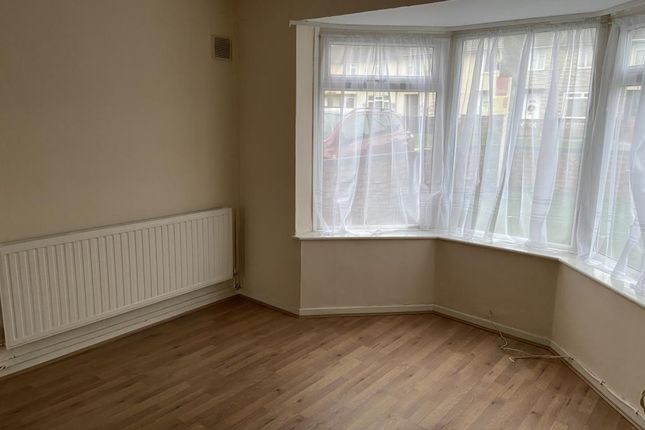 145 Penhill Drive, Penhill Drive, Swindon photo 4