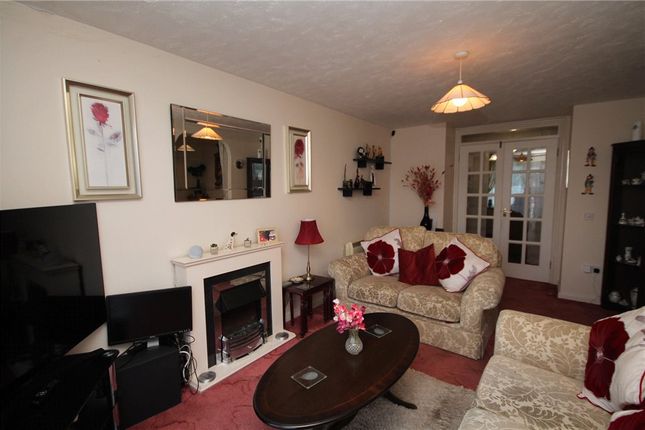 14, Lordsgrove Close, Surrey photo 3