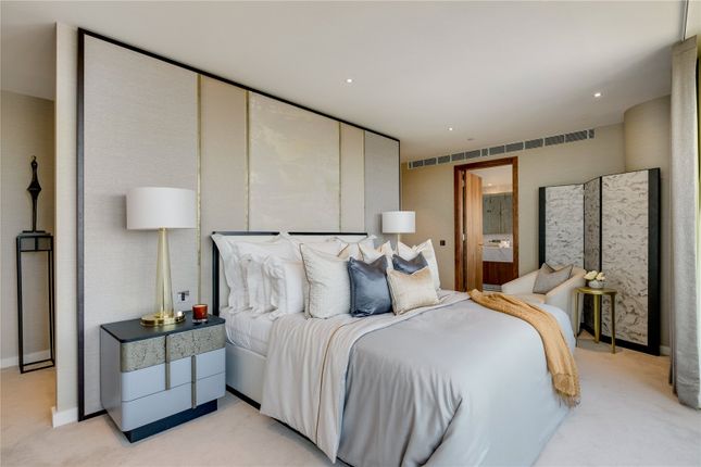 Flat for sale in Chelsea Waterfront, The Tower, One Waterfront Drive, London