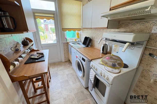 15, Hayston Avenue, Milford Haven photo 3