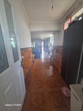 12, Heathdale Avenue, Hounslow photo 4