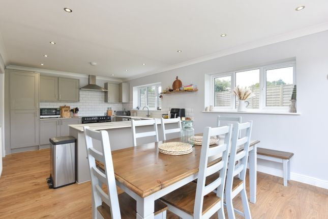 14 Kirkwood Avenue, Woodchurch, Kent photo 3