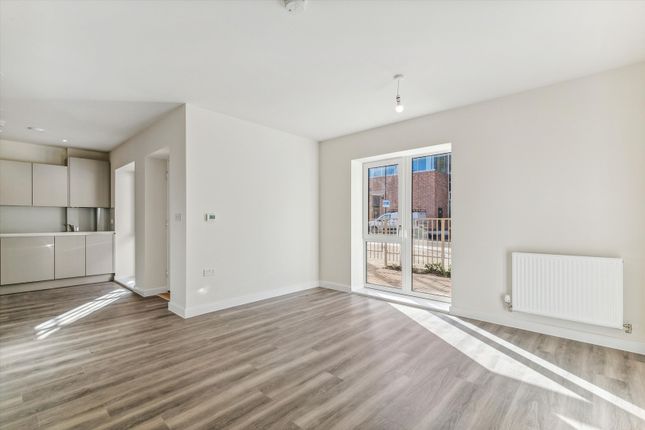 Thumbnail Flat to rent in Fox Glove House, Springfield Place, London