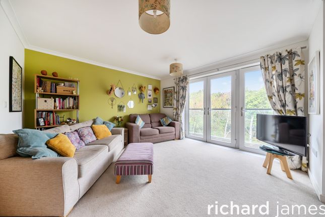 6, Gosse Court, Swindon photo 3
