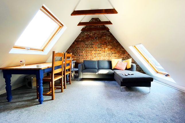 Thumbnail Penthouse to rent in Old Kent Road, London