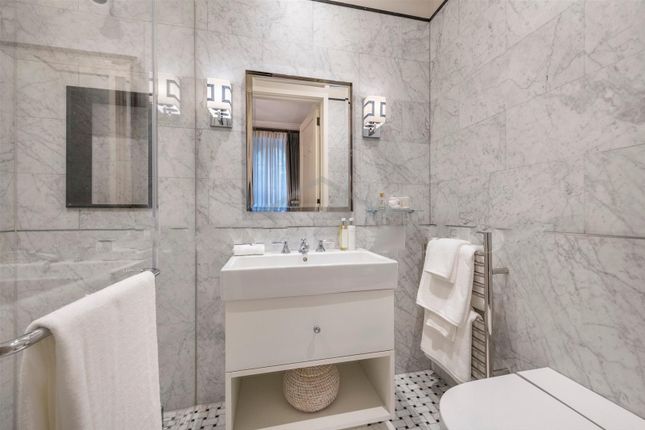 Flat for sale in Eaton Place, London