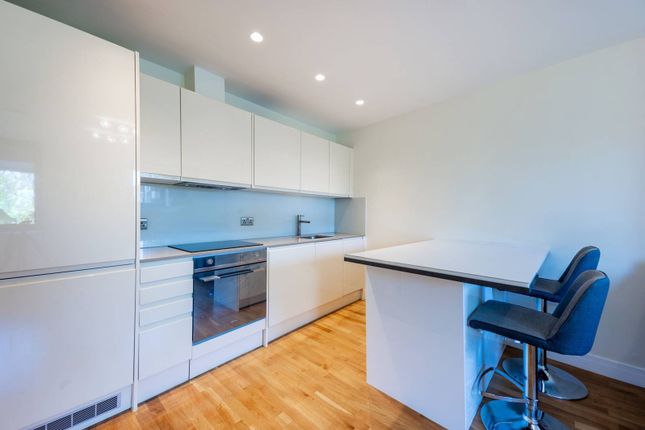 Thumbnail Flat to rent in High Street, Sutton