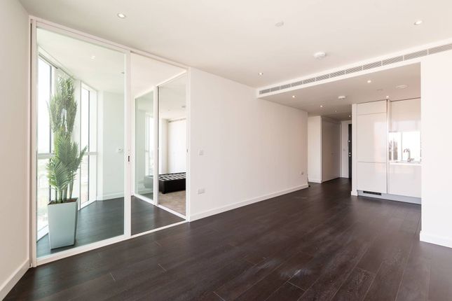 Flat for sale in Sky Gardens, Vauxhall, London