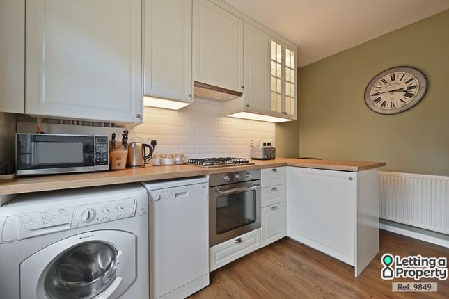 Flat 6, Park Lodge, Friern Park, London photo 4