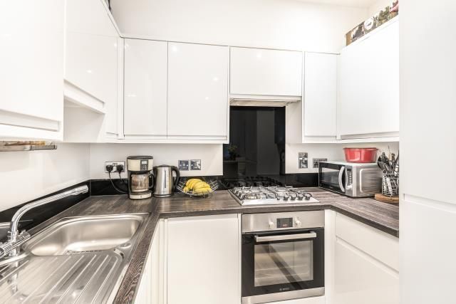 Flat for sale in Witney, Oxfordshire