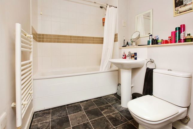 Flat for sale in Searle Drive, Gosport