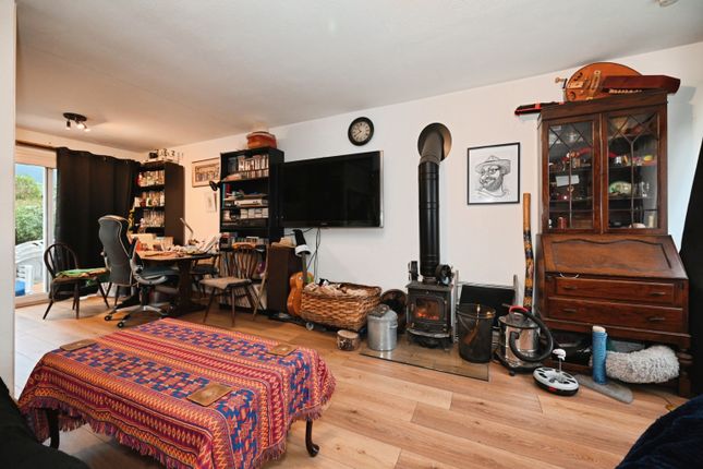 23, Blagrove Drive, Wokingham photo 2