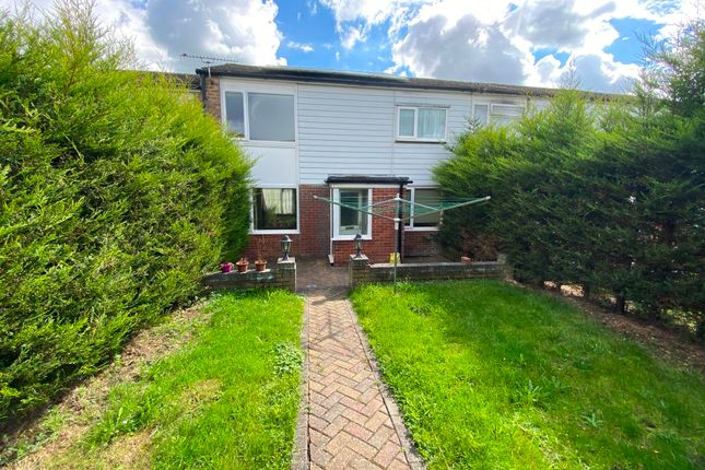 Terraced house to rent in Brading Close, Bassett Green, Southampton