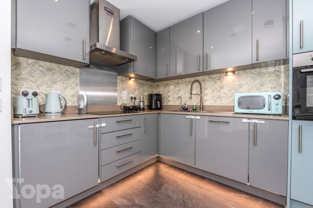 275, James Smith Court, Dartford photo 3