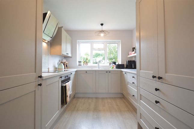 32, Windsor Drive, West Wittering, Chichester photo 2