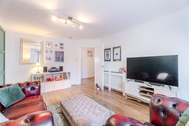 7, Grange Court, Motherwell photo 4