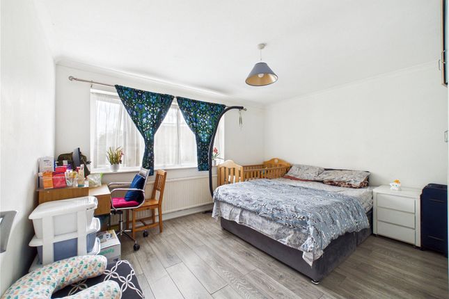 26, Haig Court, Essex photo 4