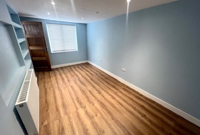 38, Oakway, Cardiff photo 3