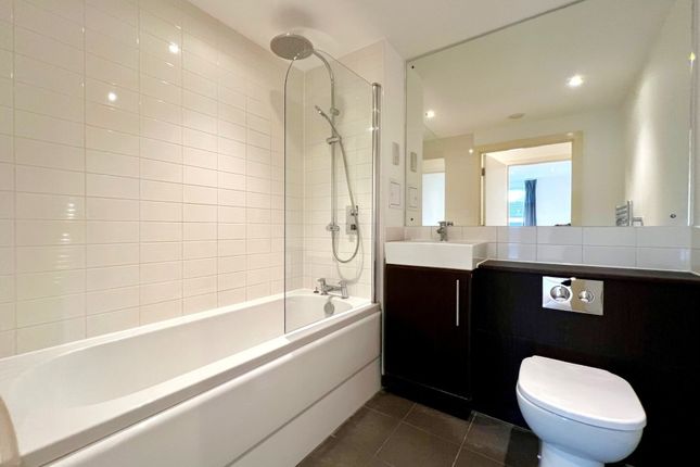 12 Dunsfold House, Market Street, Addlestone photo 5
