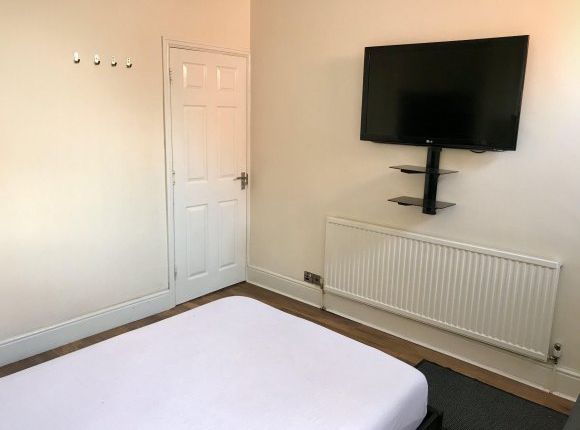 Bedroom 1B.Jpg